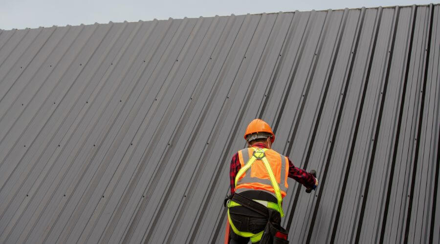 Professional gutter cleaning in Leigh, NE